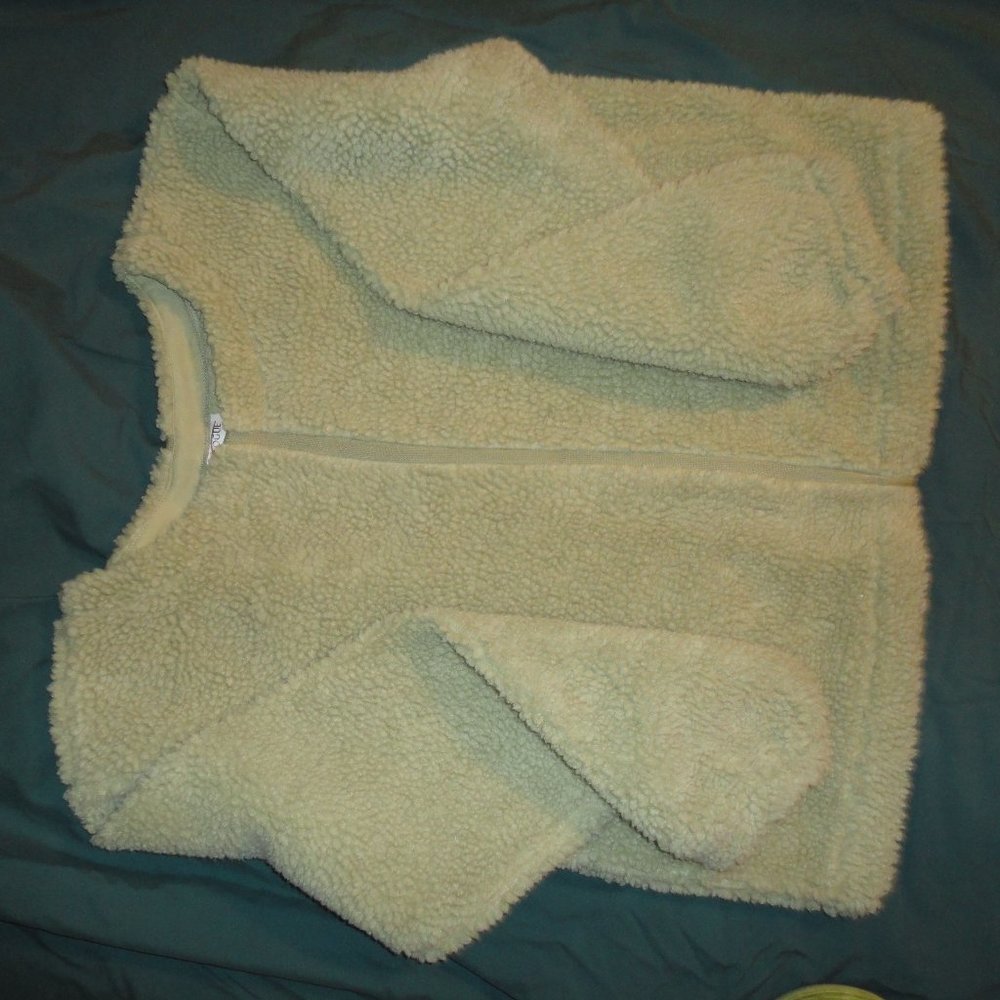 Prologue - pull over- size:  large - color: green